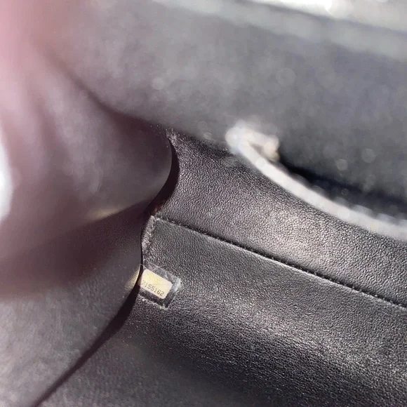 Authentic black leather quilted Chanel accordion quilted flap bag - Picture 4 of 16